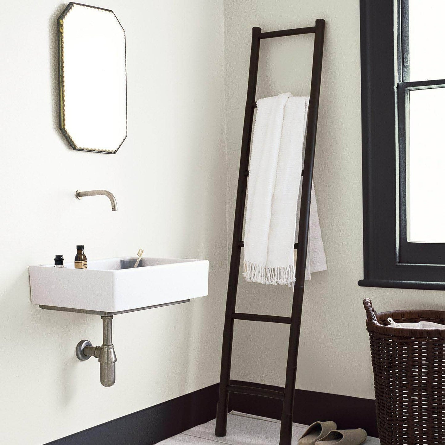 - Dulux Easycare Bathroom 2.5L - Rock Salt - 50143040