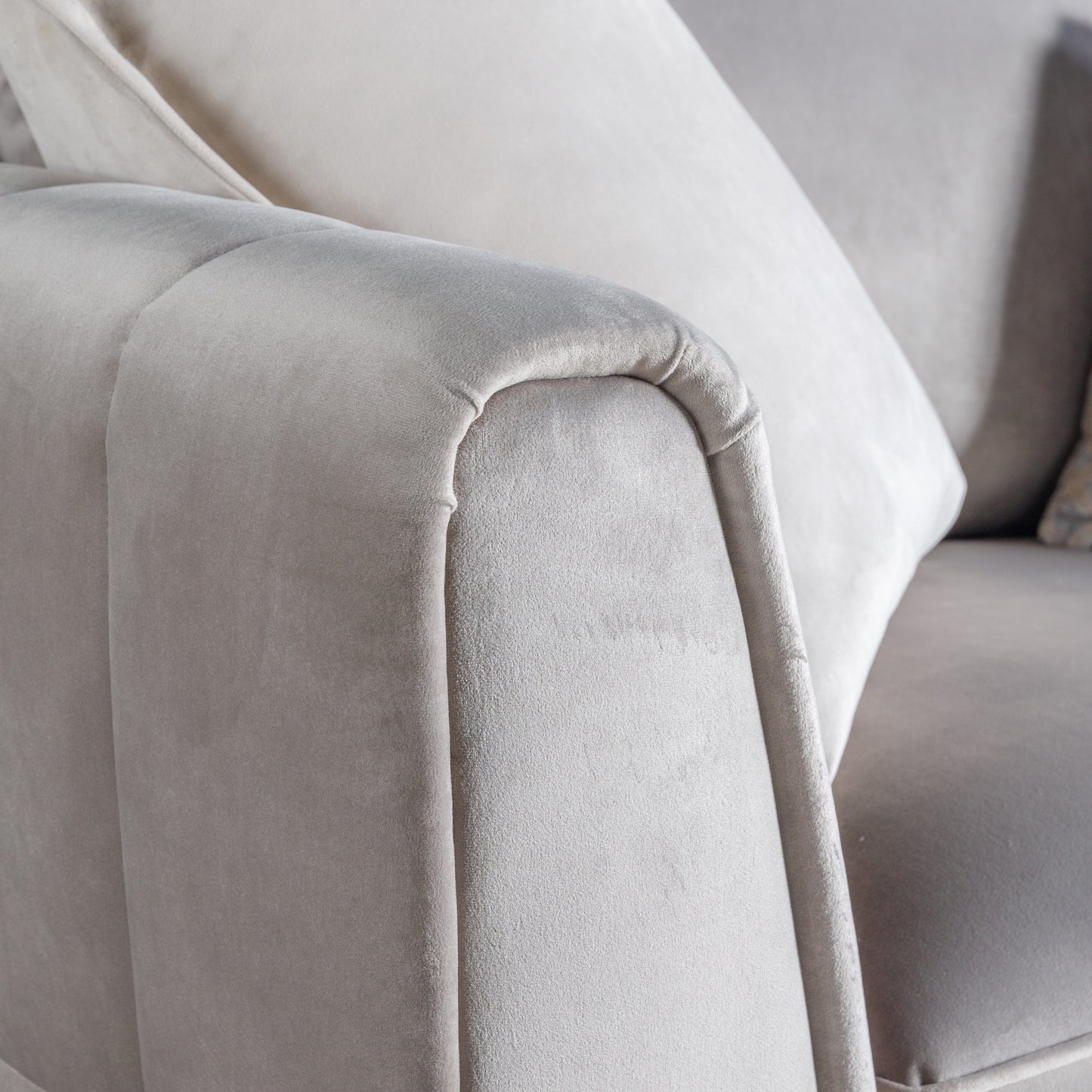 Furniture  -  Nice Snuggler Chair  -  60002825