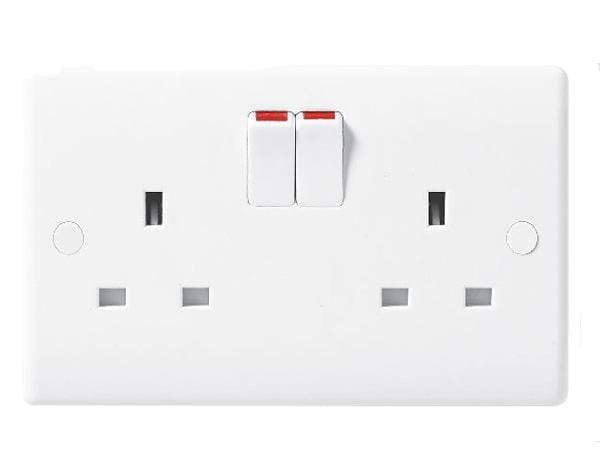 DIY - Nexus Moulded White Double Switched Socket - 50110719