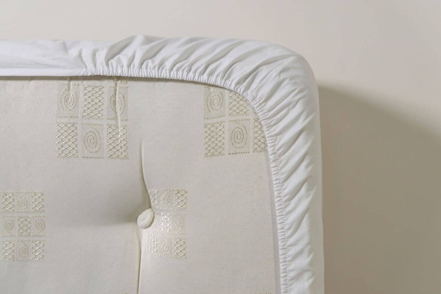 Homeware  -  200 Thread Count Fitted Bed Sheet - White Multiple Sizes  - 