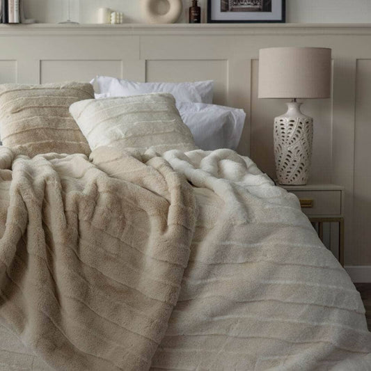 Homeware  -  Alaska Faux Fur Throw - Snow  -  60013502