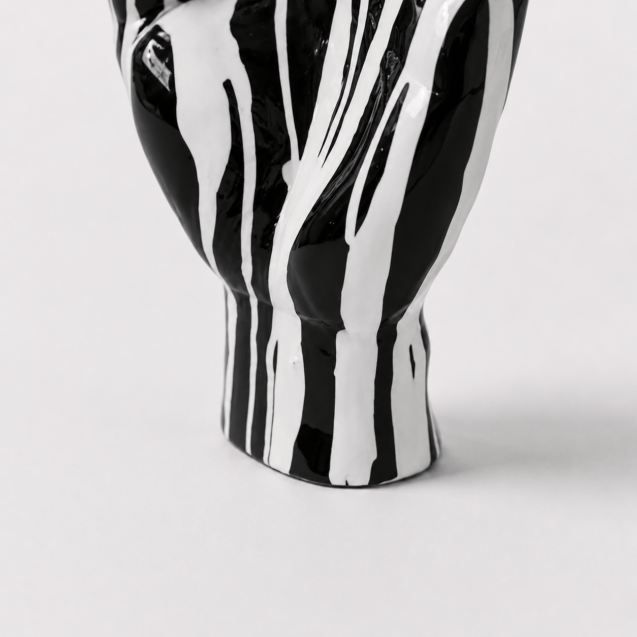 Homeware  -  Dripping Paint Black OK Sign Hand - 35cm  -  60484401