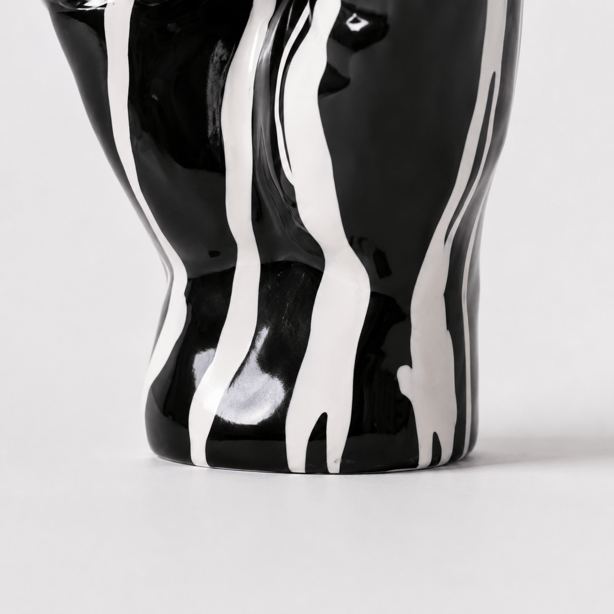 Homeware  -  Dripping Paint Black Peace Sign Hand - 35cm  -  60484403