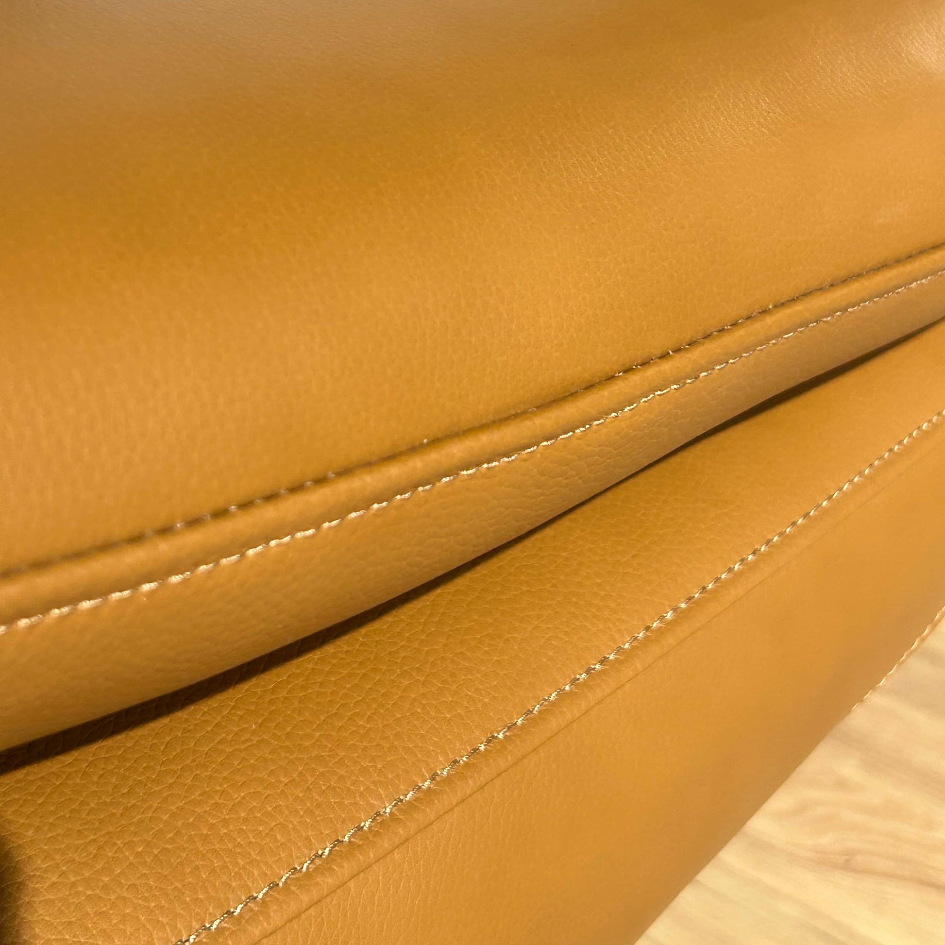 Active  -  SUPERB COPENHAGEN SWIVEL CHAIR - TAN  -  60485451