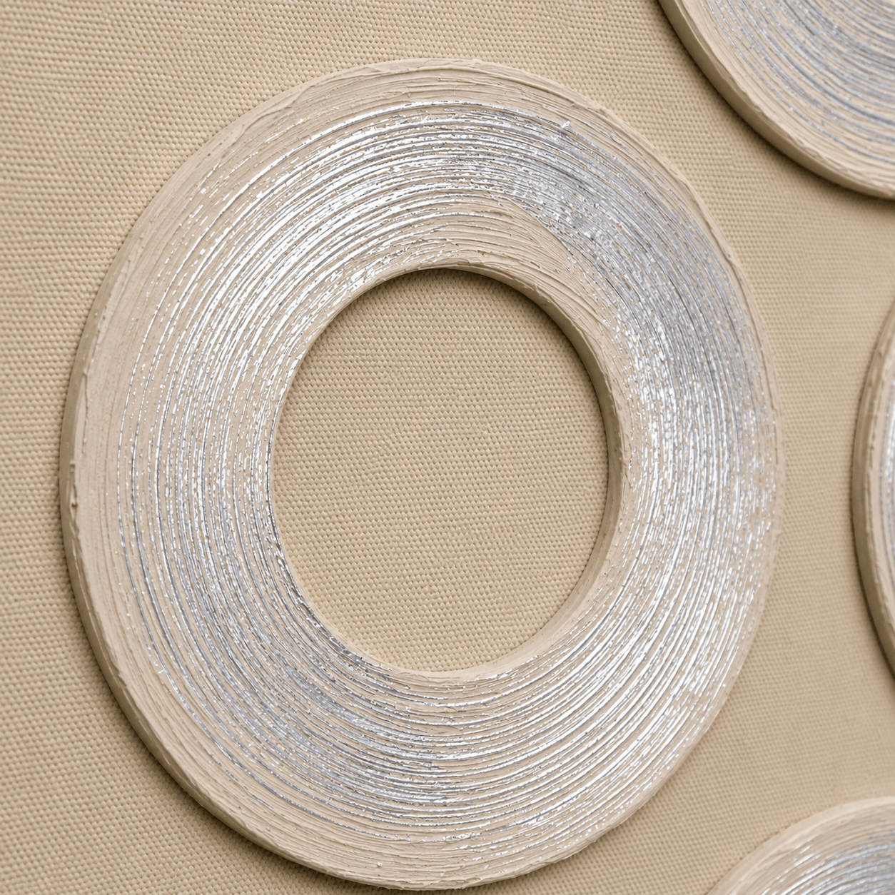 Pictures  -  Yiwu Silver Detail Circle Painting on Canvas with Black Frame - 120 x 80cm  -  60485673