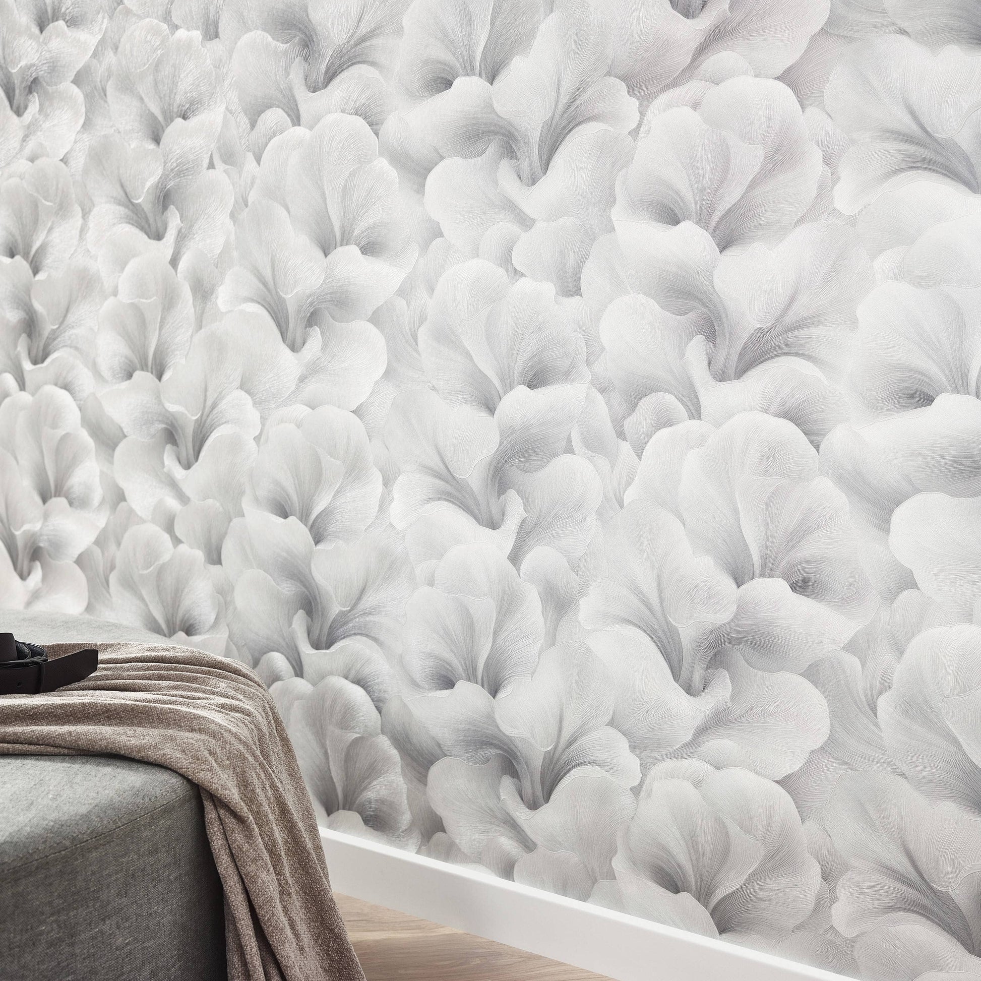 Wallpaper  -  Erismann Floral Glow Grey Metallic Wallpaper - 10527-31  -  60484829