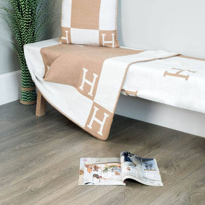 Homeware  -  Letter H Throw - Natural  -  60007739