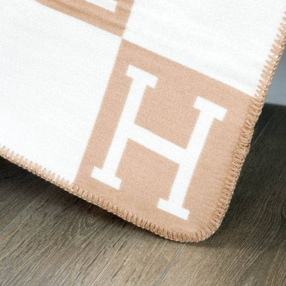 Homeware  -  Letter H Throw - Natural  -  60007739