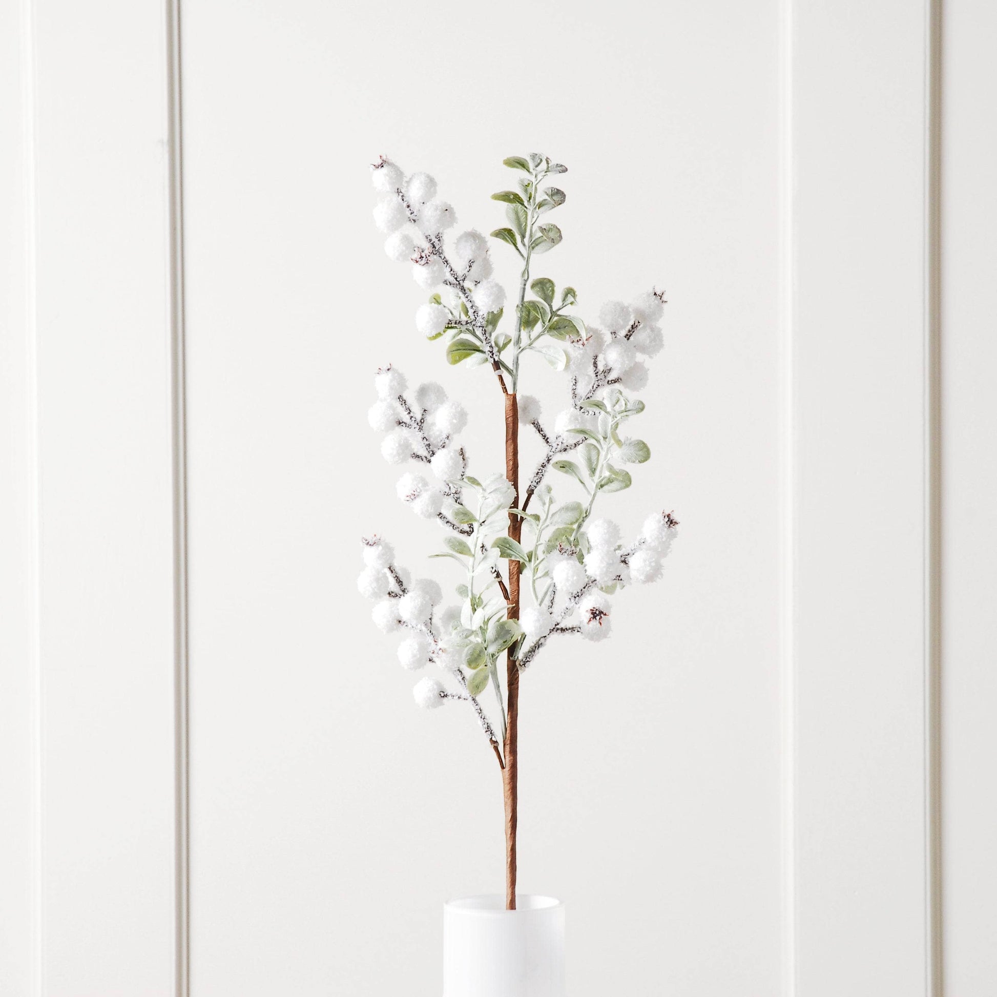 Christmas  -  White Snow Berry Spray With Frosted Mini Leaf - 58cm  -  60484009