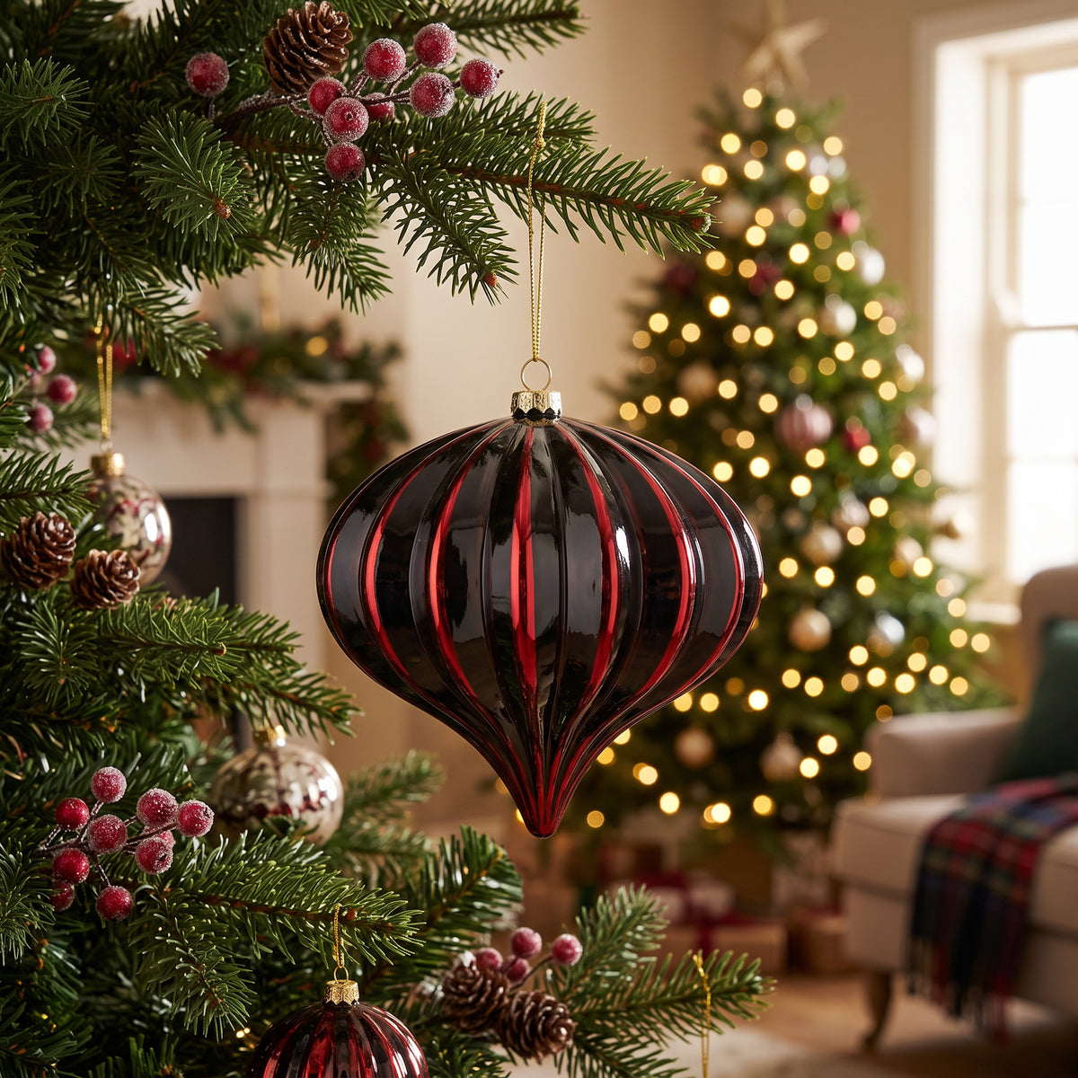 Onion Bauble - Black / Red - 15cm