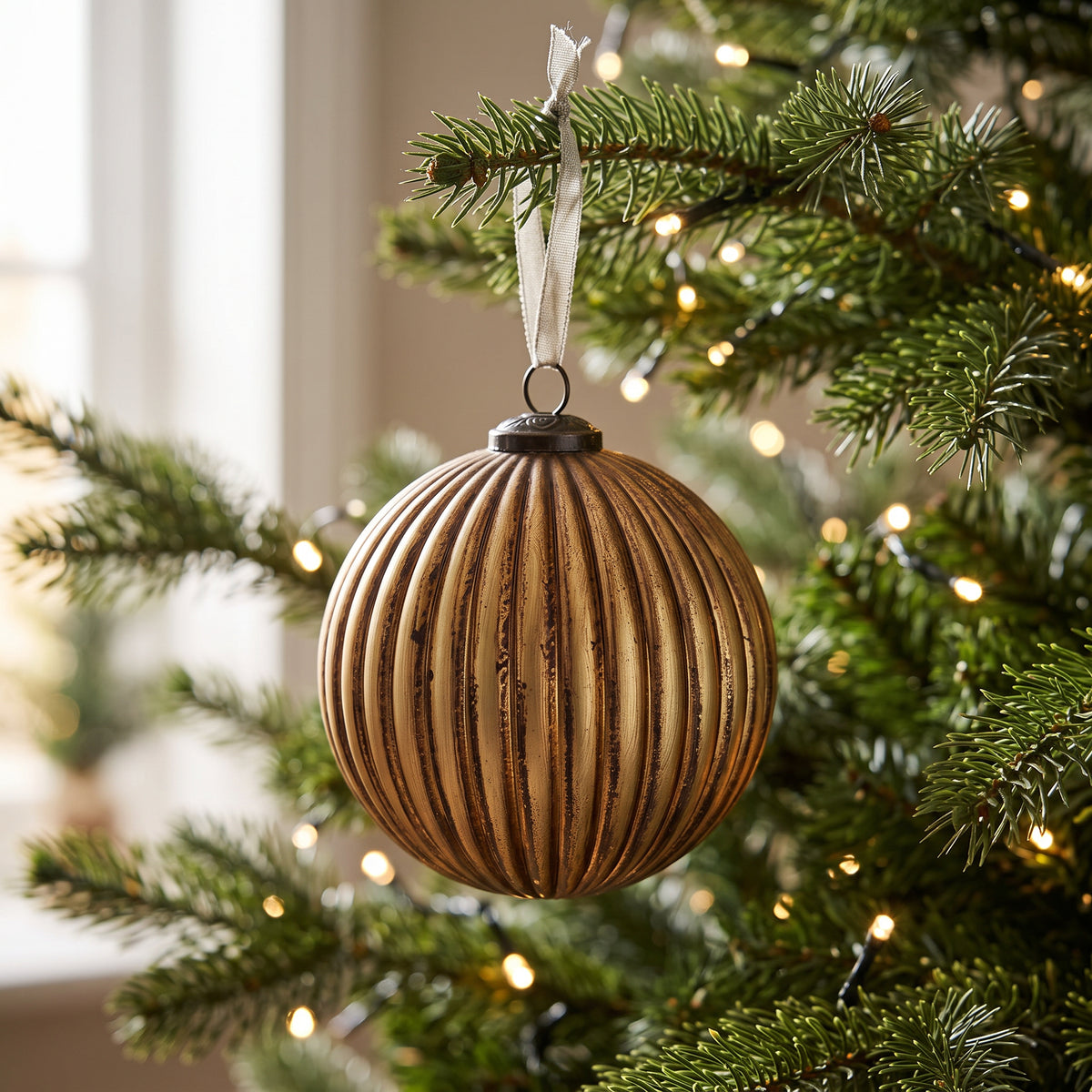 Fluted Bauble - Vintage Matte Gold