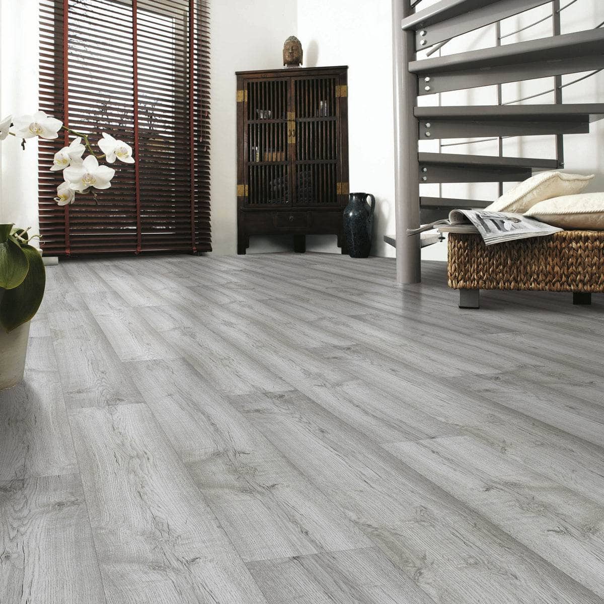 Flooring & Carpet  -  Krono Vario Plus Dartmoor Oak 12mm Laminate Flooring (1.48m² Pack)  -  60003740
