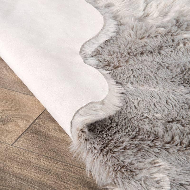 Rugs  -  Auckland Silver Faux Fur Rug - 140x200cm  -  50143439