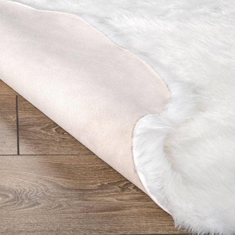 Rugs  -  Auckland White Faux Fur Rug - 140x200cm  -  50143440