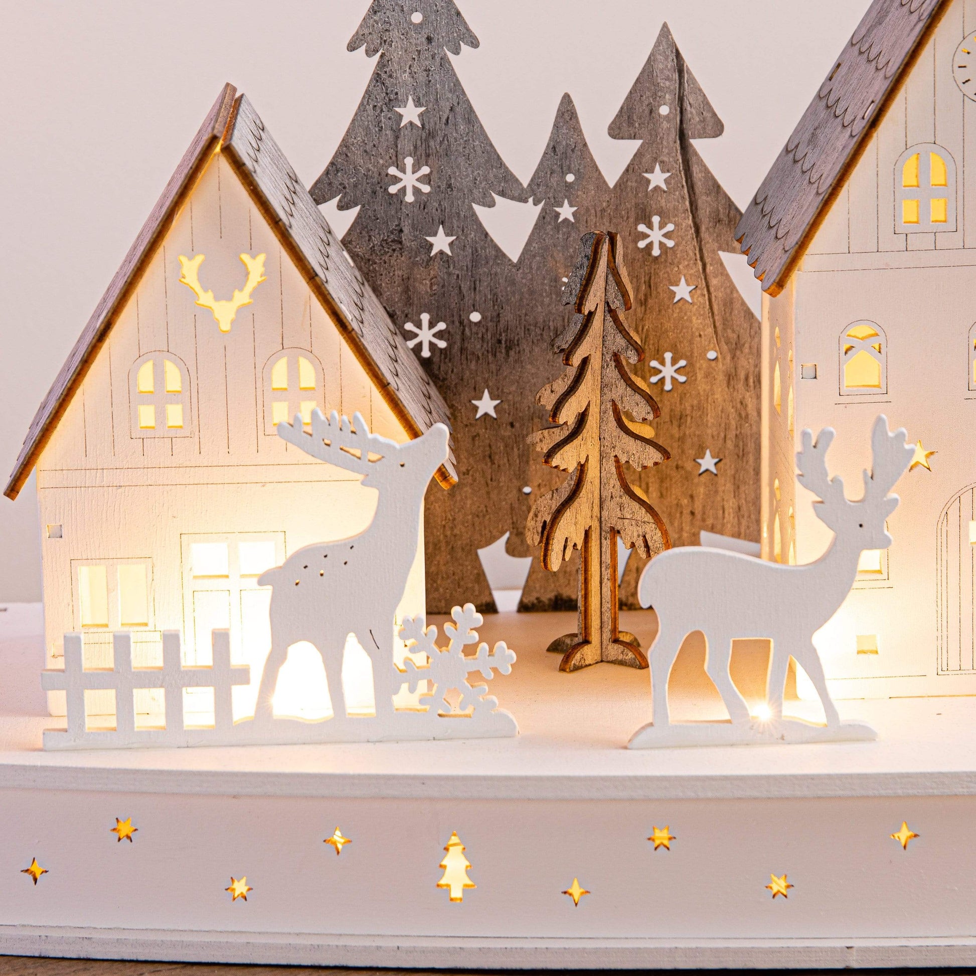 Christmas  -  Illuminated Wooden Reindeer Scene - 44cm  -  60000842