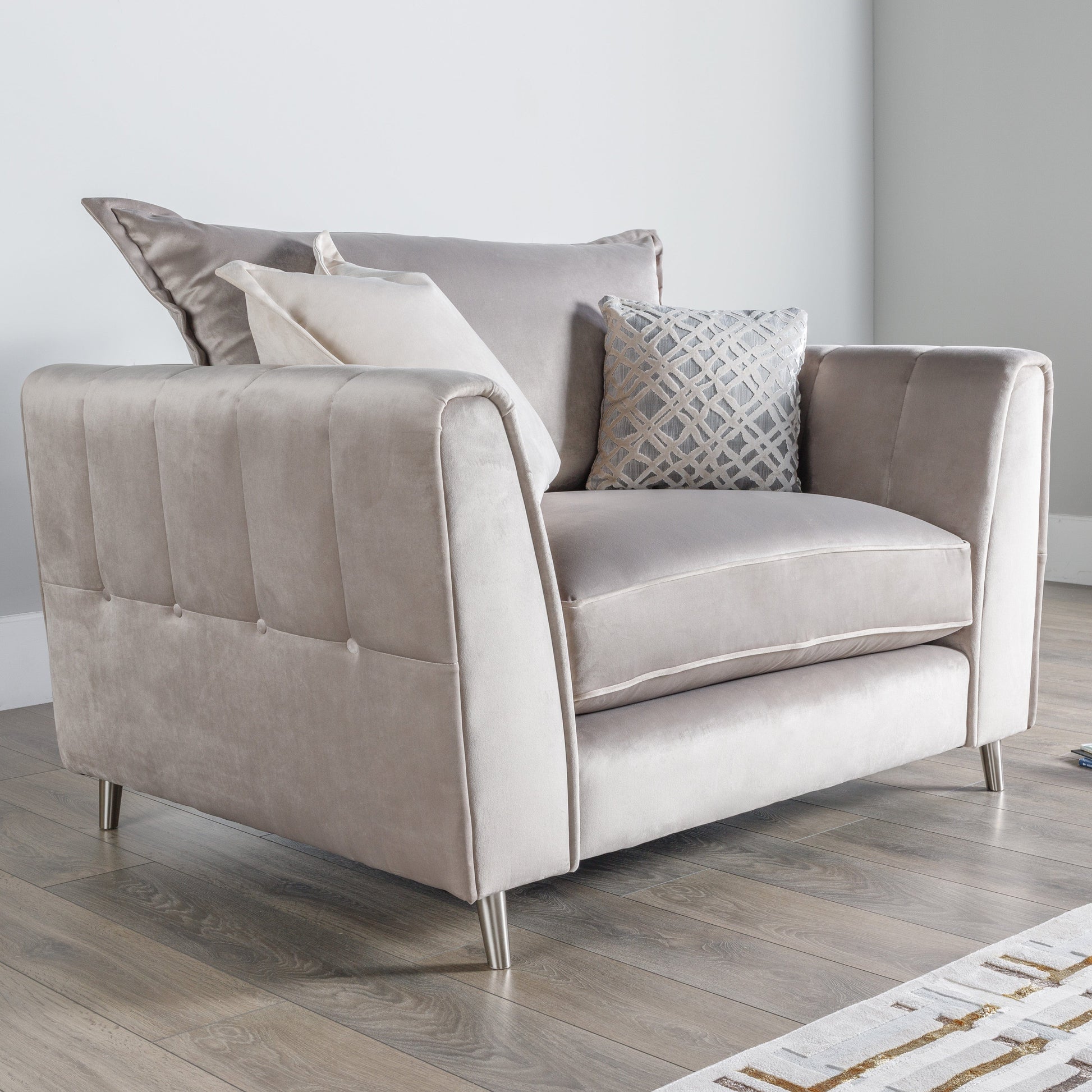 Furniture  -  Nice Snuggler Chair  -  60002825