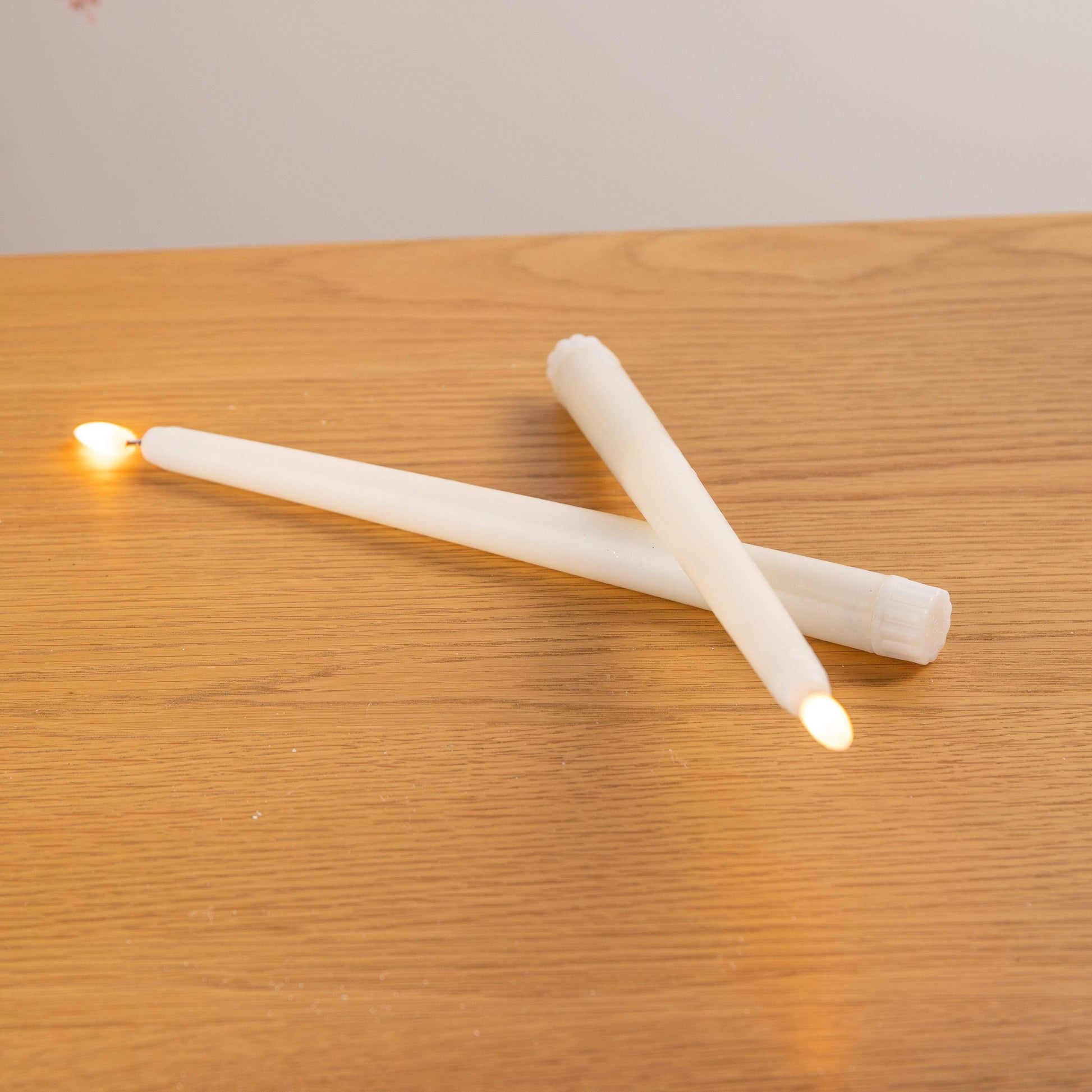 Christmas  -  2 Piece Flicker Flame Tapered Candles  -  60001019