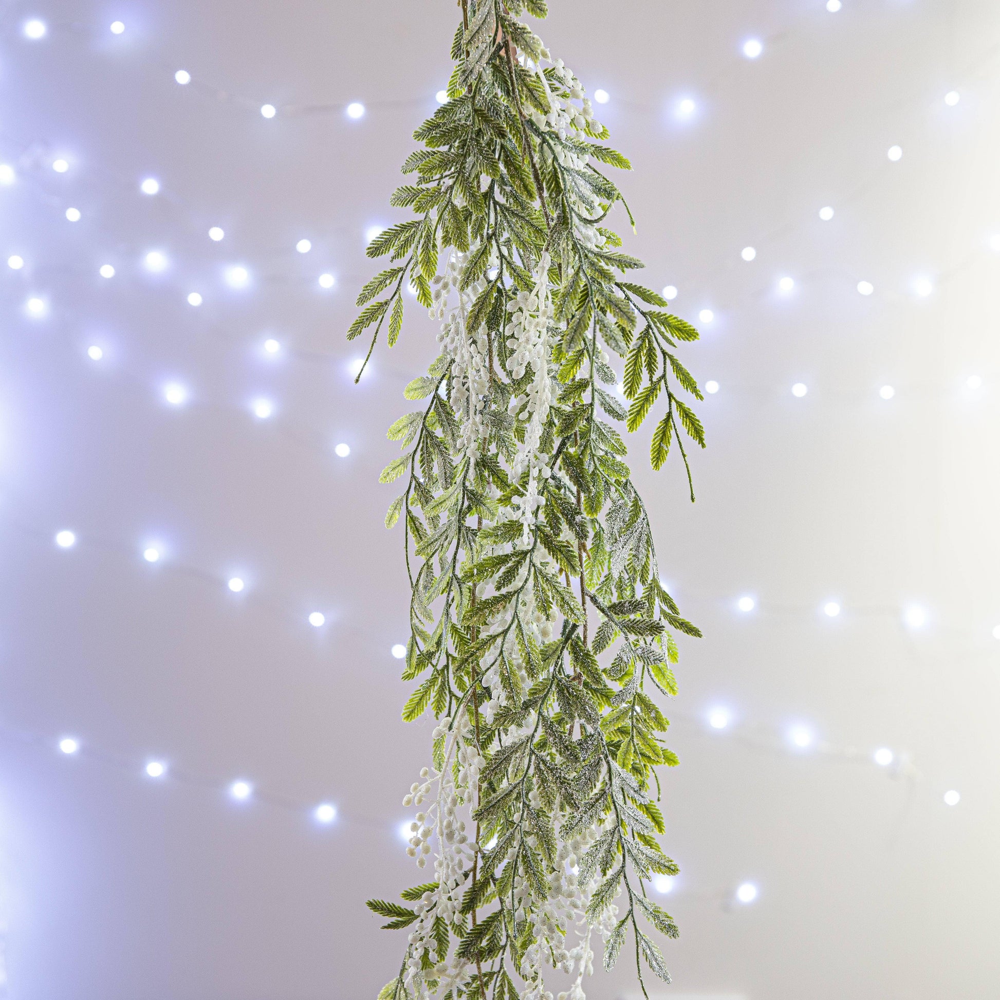 Christmas  -  Frosted Green and White Berry Garland Christmas Tree Spray - 116cm  -  60004025